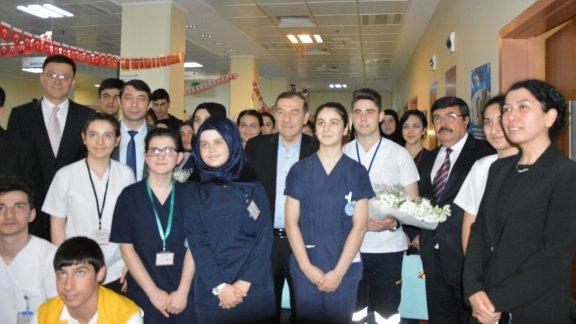 Esenyurt Necmi Kadıoğlu Devlet Hastanesinde yatmakta olan çocuk hastalarımız ziyaret edildi.
