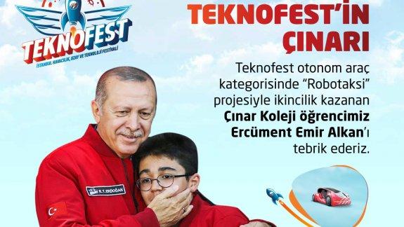 Teknofest Otonom Araç Kategorisinde "Robotaksi" projesi ile 2.lik kazanan ilçemiz okullarından Çınar Koleji 8. sınıf öğrencisi Ercüment Emir Alkan oldu.