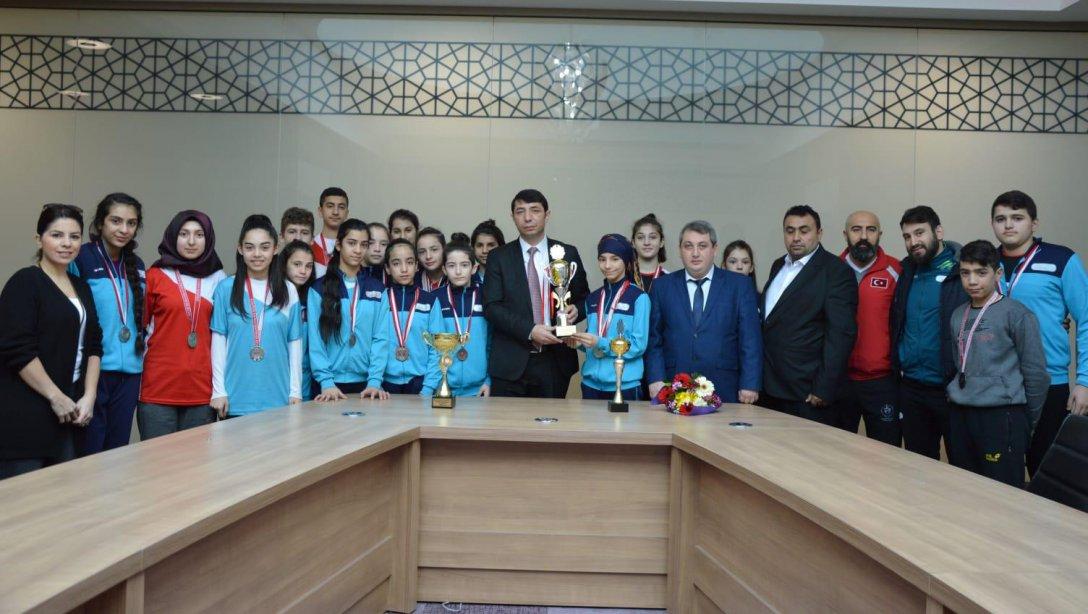 Fahir İlkel Ortaokulu Spor Kulübü öğrencilerimiz yine önemli başarılara imza attı.