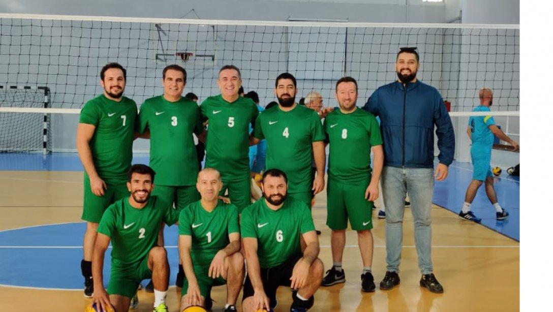 Esenyurt Voleybol Takımı Türkiye Öğretmenler Kupası'nda Bir Üst Tura Yükseldi
