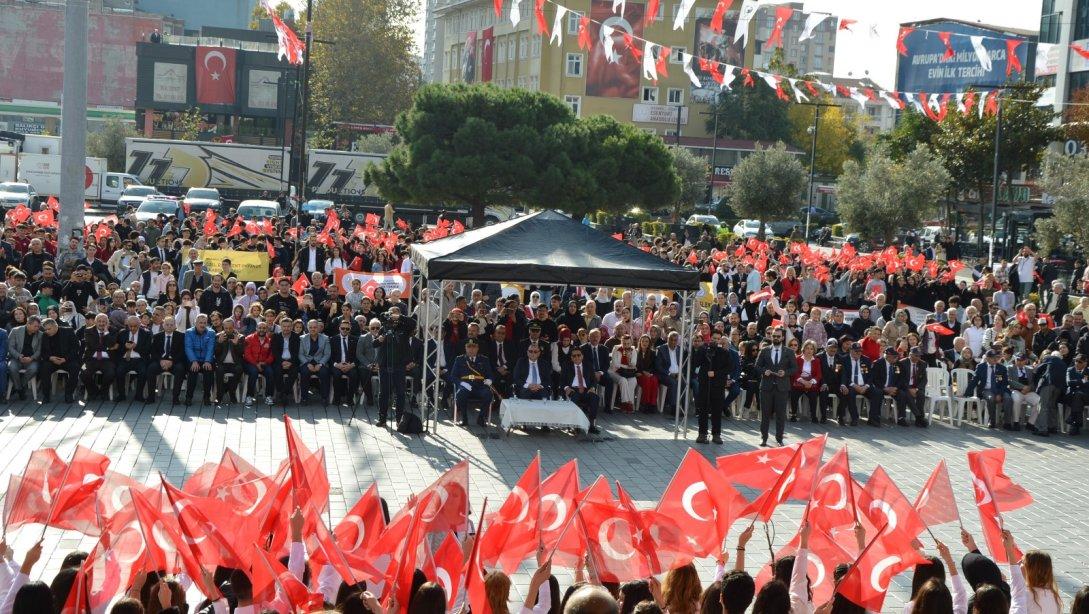 CUMHURİYET COŞKUSU MEYDANLARDAN TAŞTI