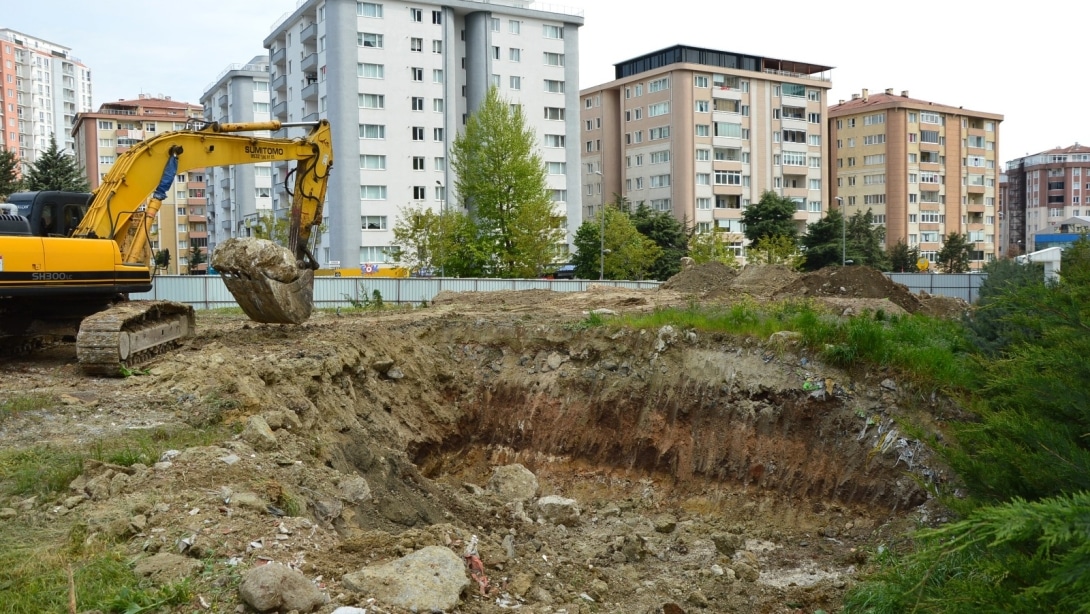 ESENYURT'TA YENİ BİR OKULUN İNŞASINA BAŞLANDI