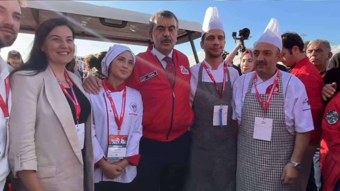 BAKANIMIZ TEKNOFEST STANDIMIZI ZİYARET ETTİ